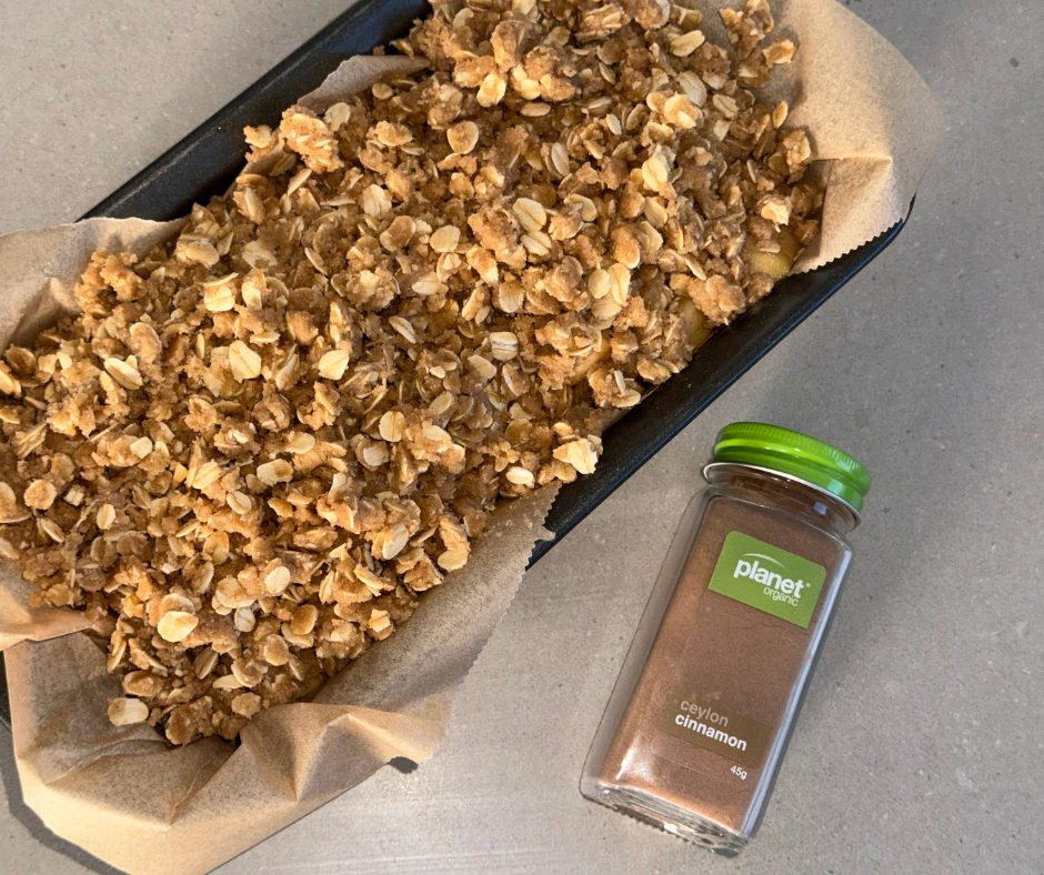 Organic Apple Crumble with Ceylon Cinnamon | Low-Waste Baking & Composting Tips